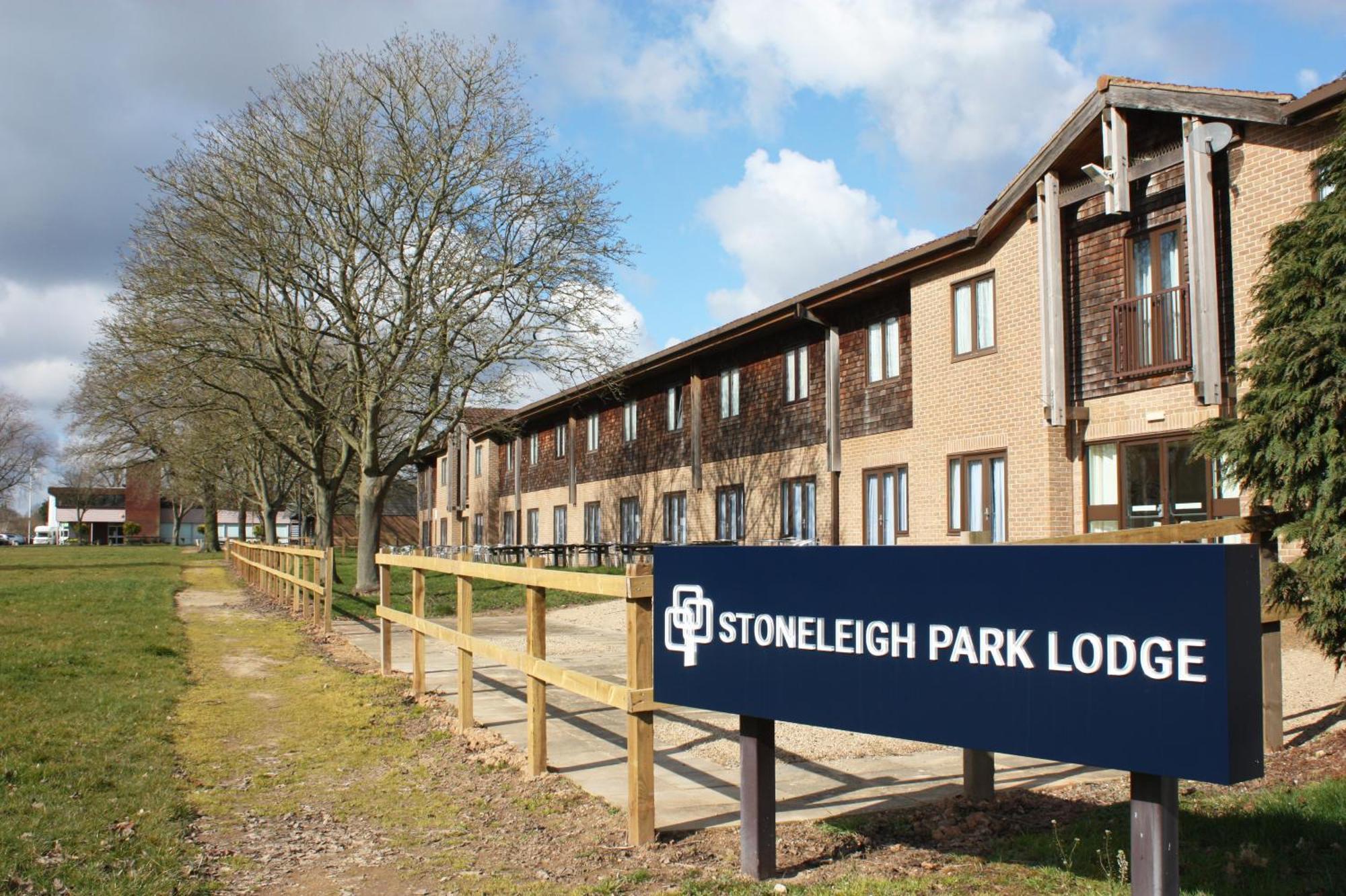 Stoneleigh Park Lodge Ashow Exterior photo